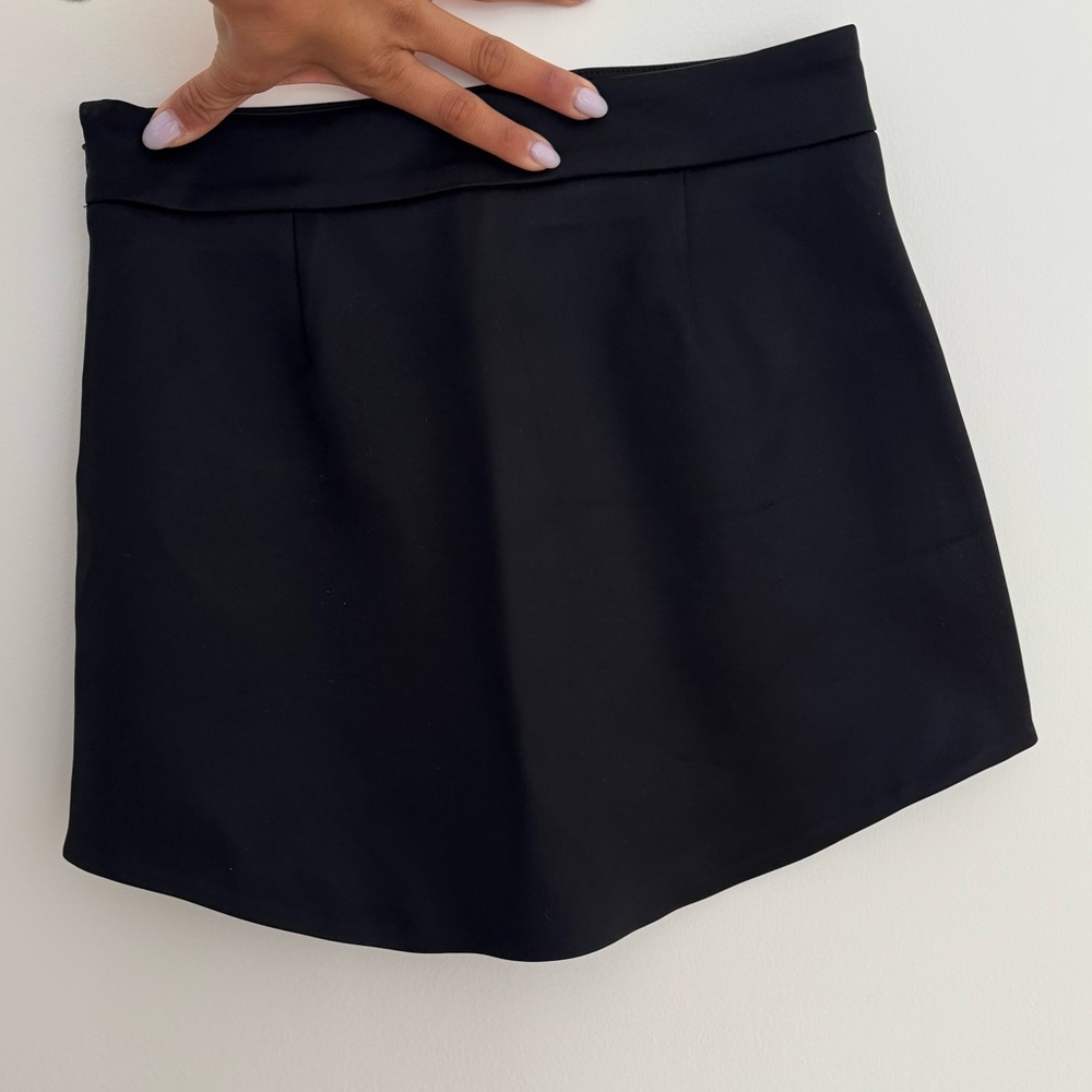 Elegant Black Women's Skirt - Aritzia